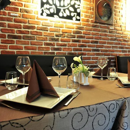 Hotel 3 Etoiles Et Restaurant - Le Verger De Bischwiller - Logis Hotels Bischwiller