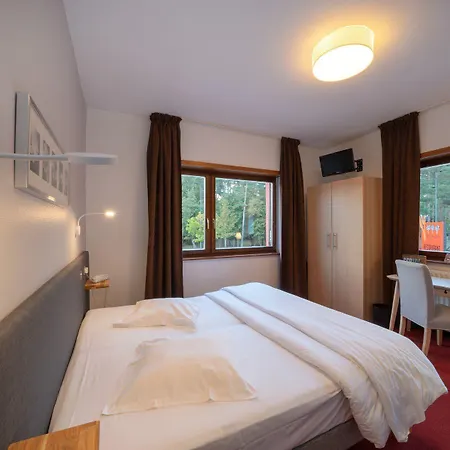 Hotel 3 étoiles Et Restaurant - Le Verger De - Logis Bischwiller