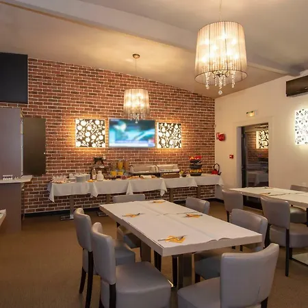 Hotel 3 Etoiles Et Restaurant - Le Verger De Bischwiller - Logis Hotels فندق 3*